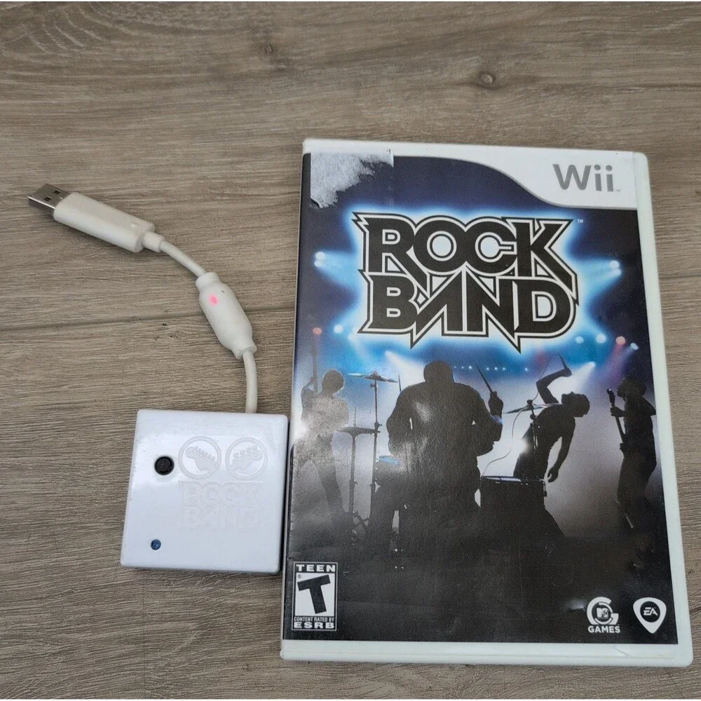 Nintendo Wii RockBand With Harmonix Fender Stratocaster Guitar NWGTS2 & Dongle
